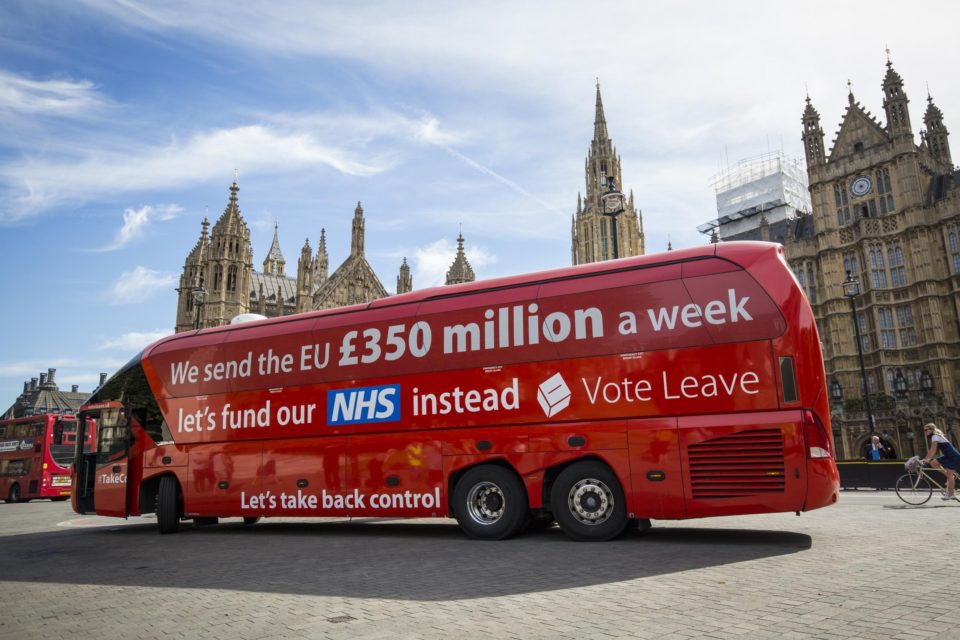 Brexit-bus-cost-of-EU-350-million-a-week-960x640.jpg